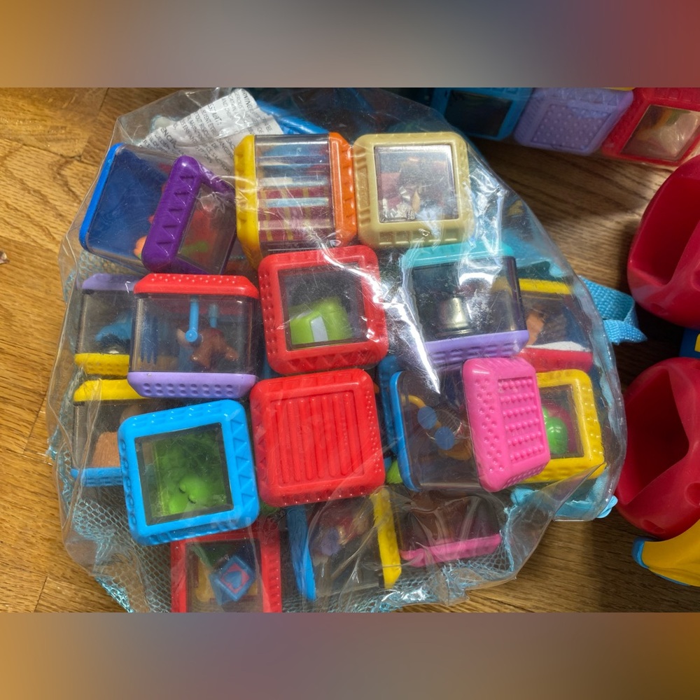 Fisher Peek-a-Blocks Rollin' Rumblin' Dump Truck sensory blocks - Picture 4 of 5